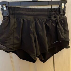 Lululemon Hotty Hot High-Rise Lined Short 2.5" -Black Size 4